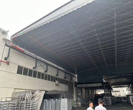 電動伸縮雨棚